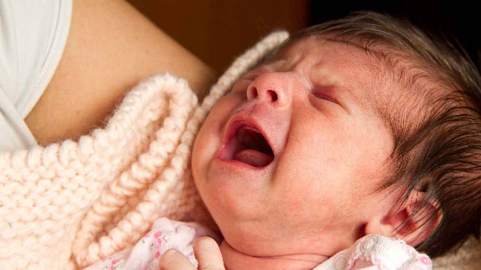 Khi trẻ sơ sinh không bú mẹ Tại sao và phải làm gì